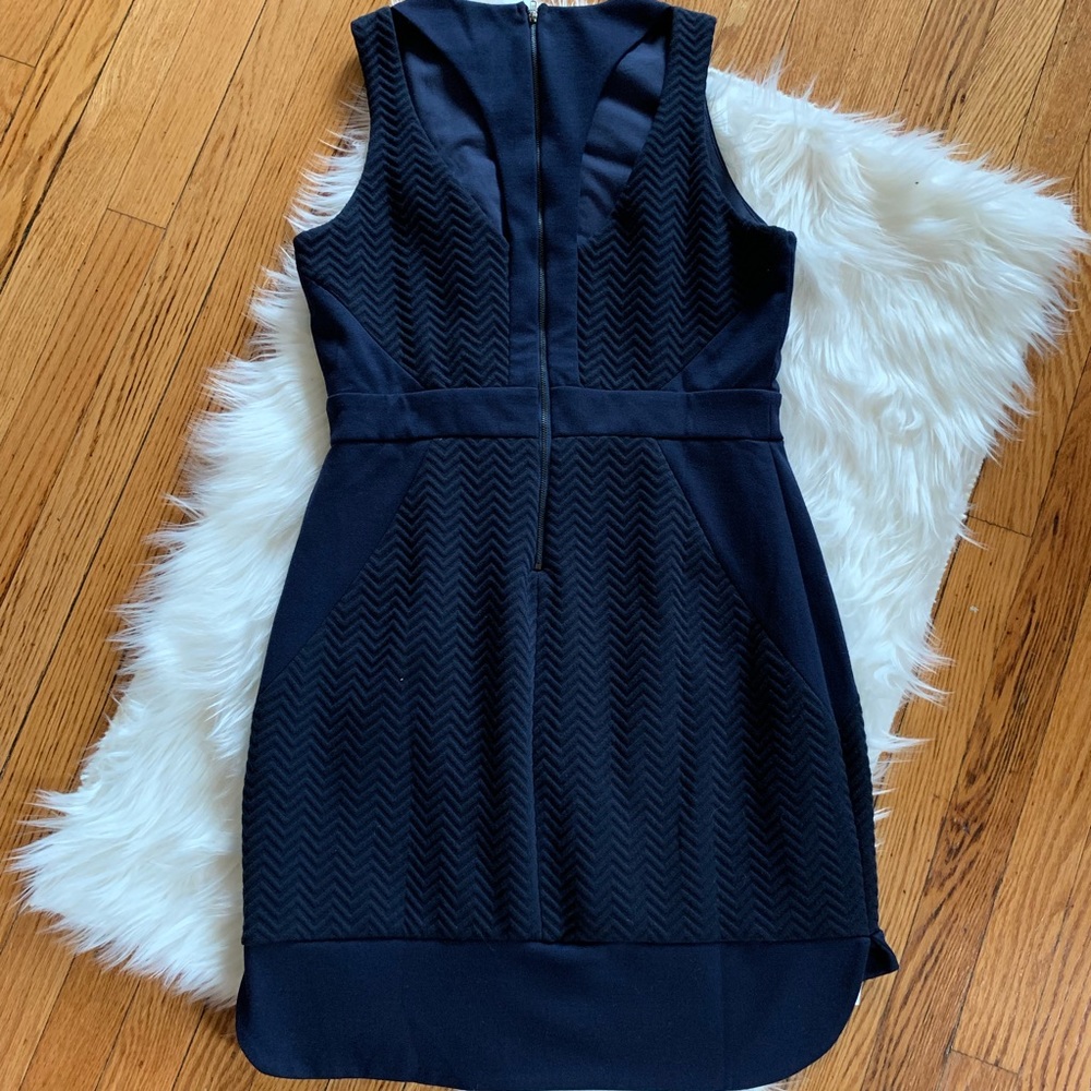 EUC Adelyn Rae Navy Chevron Cut-out Sheath Dress - Picture 4 of 4